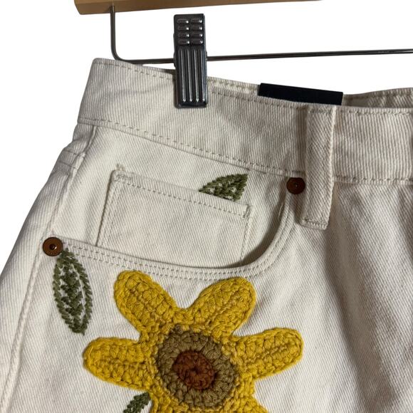 Blank NYC The Reeve Sunflower Floral Embroidered White Denim Shorts 27 - Picture 5 of 13
